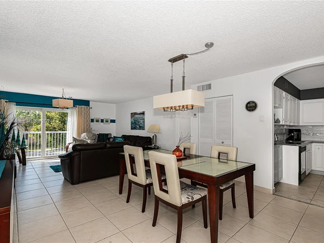 17800 Atlantic Blvd # 203, Sunny Isles Beach FL 33160