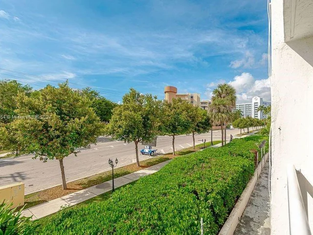 17800 Atlantic Blvd # 203, Sunny Isles Beach FL 33160