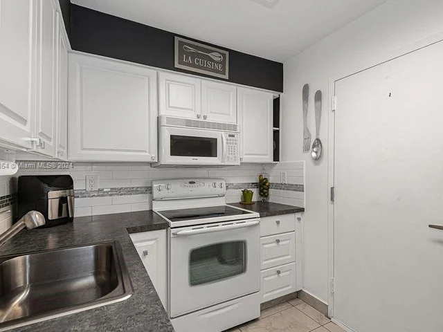 17800 Atlantic Blvd # 203, Sunny Isles Beach FL 33160