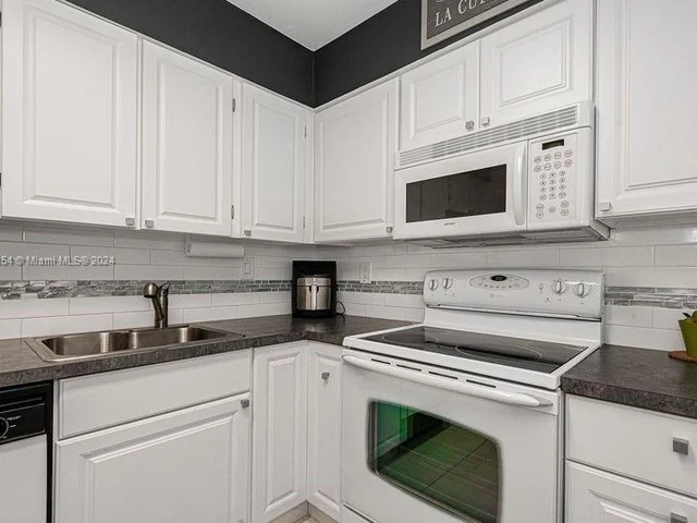 17800 Atlantic Blvd # 203, Sunny Isles Beach FL 33160