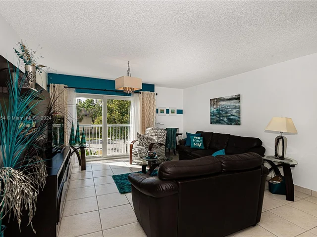 17800 Atlantic Blvd # 203, Sunny Isles Beach FL 33160