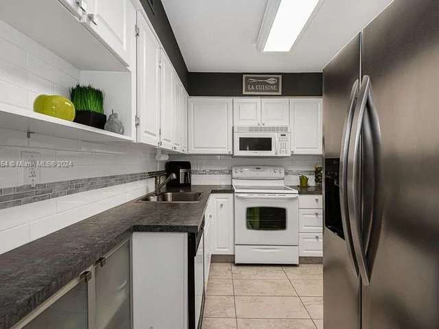 17800 Atlantic Blvd # 203, Sunny Isles Beach FL 33160