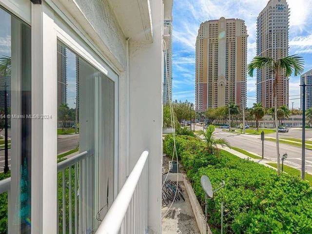 17800 Atlantic Blvd # 203, Sunny Isles Beach FL 33160