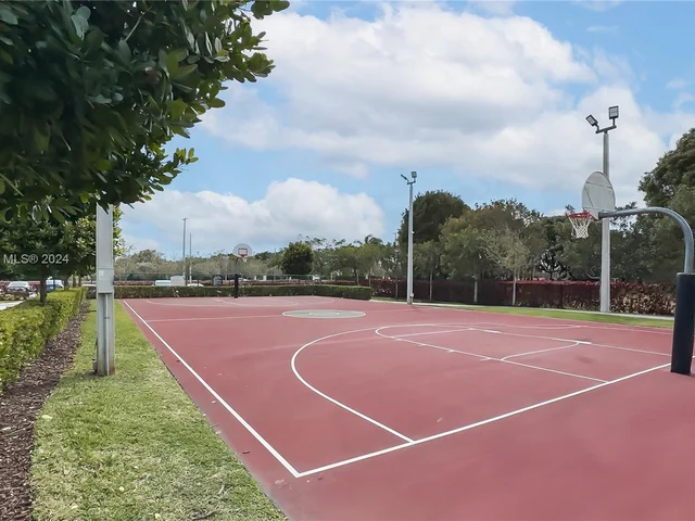 8680 NW 101st Pl, Doral FL 33178