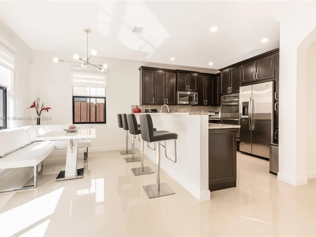 8680 NW 101st Pl, Doral FL 33178