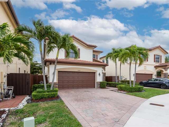 8680 NW 101st Pl, Doral FL 33178