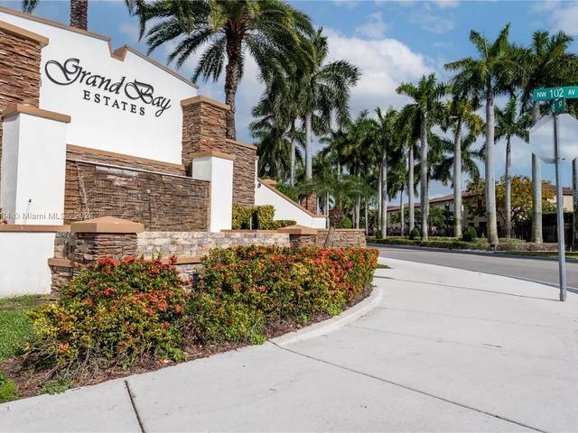 8680 NW 101st Pl, Doral FL 33178