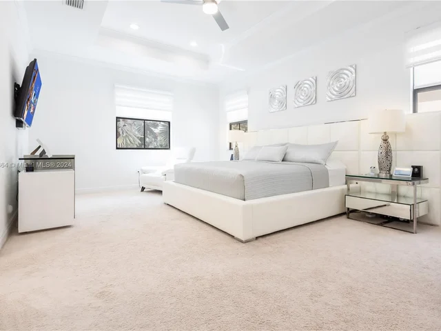 8680 NW 101st Pl, Doral FL 33178