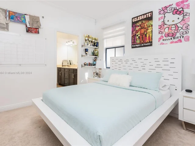 8680 NW 101st Pl, Doral FL 33178