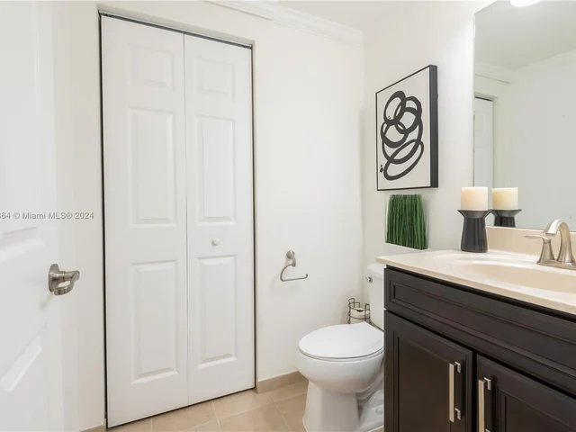 8680 NW 101st Pl, Doral FL 33178