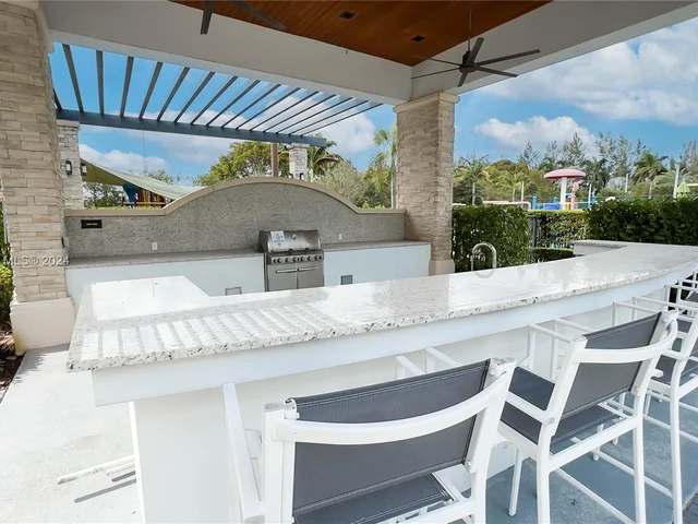 8680 NW 101st Pl, Doral FL 33178