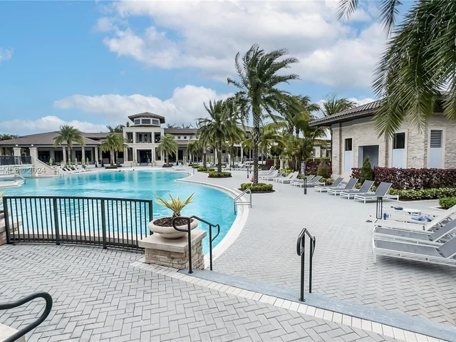 8680 NW 101st Pl, Doral FL 33178