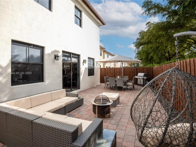 8680 NW 101st Pl, Doral FL 33178