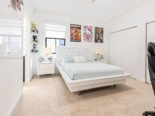 8680 NW 101st Pl, Doral FL 33178