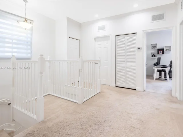 8680 NW 101st Pl, Doral FL 33178