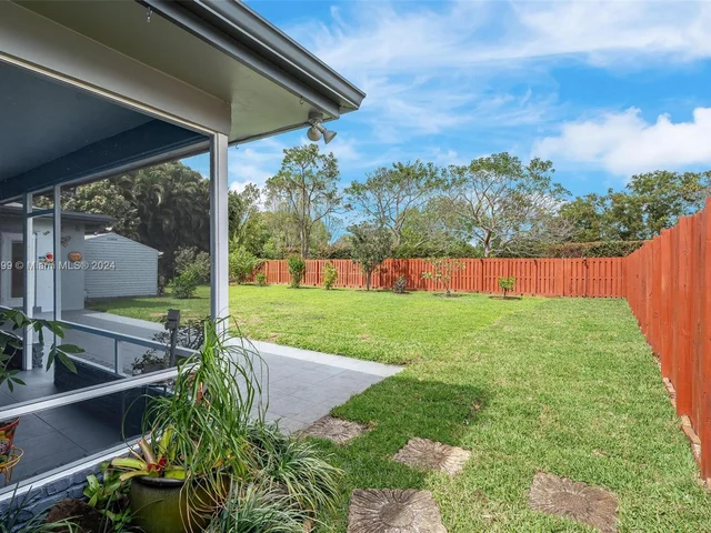 8721 SW 26th Ct, Davie FL 33328