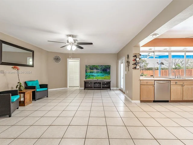 8721 SW 26th Ct, Davie FL 33328