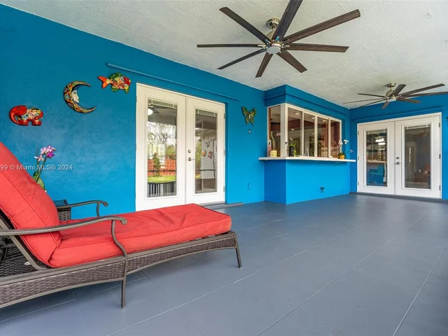 8721 SW 26th Ct, Davie FL 33328