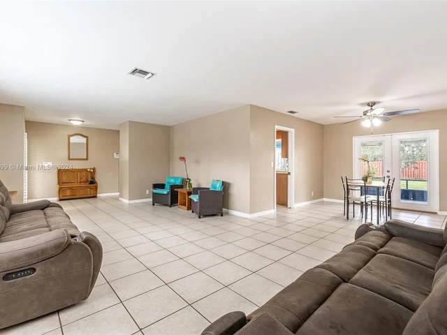 8721 SW 26th Ct, Davie FL 33328