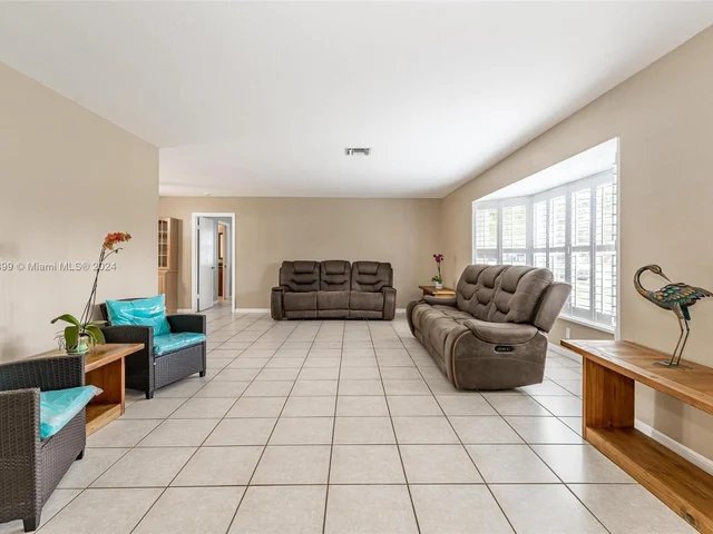 8721 SW 26th Ct, Davie FL 33328