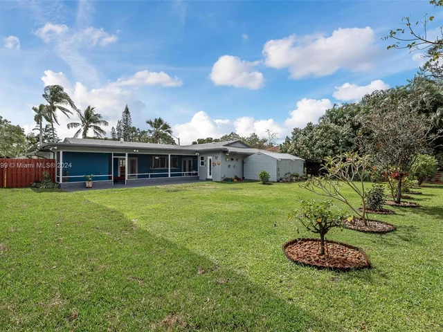 8721 SW 26th Ct, Davie FL 33328