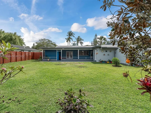 8721 SW 26th Ct, Davie FL 33328