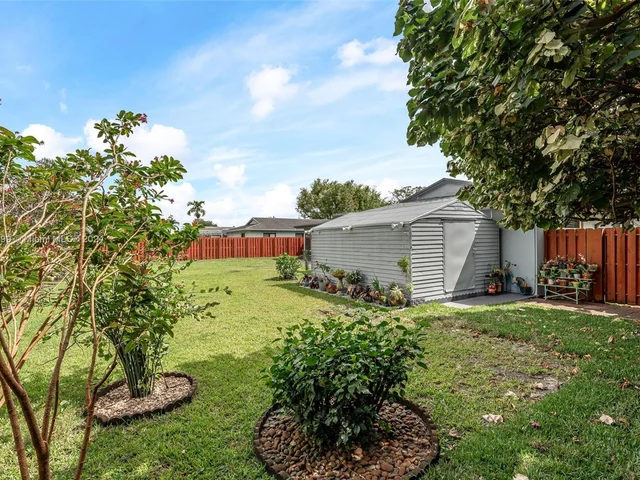 8721 SW 26th Ct, Davie FL 33328