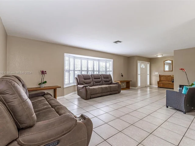 8721 SW 26th Ct, Davie FL 33328