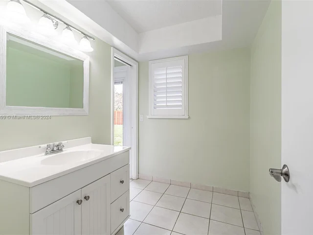 8721 SW 26th Ct, Davie FL 33328