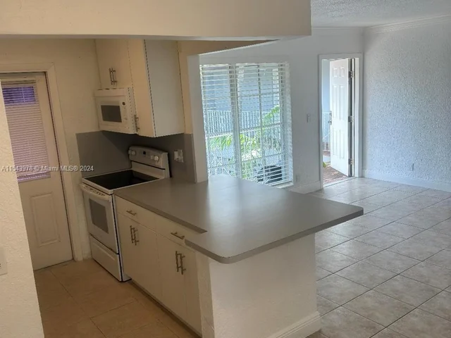 105 NE 12th Ave # 15, Hallandale Beach FL 33009