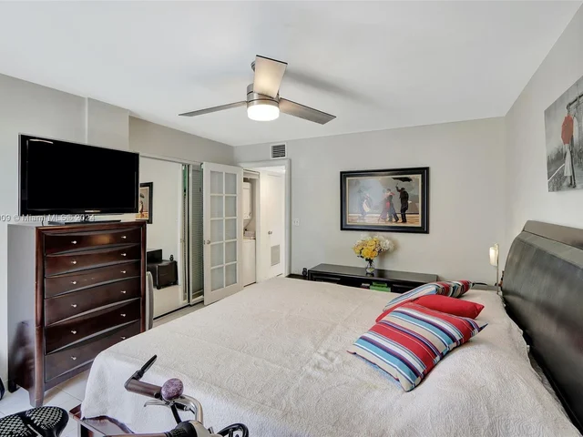 130 S Shore Dr # 5D, Miami Beach FL 33141