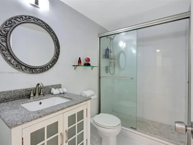 130 S Shore Dr # 5D, Miami Beach FL 33141