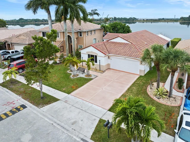 2048 NW 208th Way, Pembroke Pines FL 33029