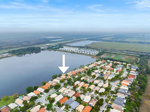 2048 NW 208th Way, Pembroke Pines FL 33029