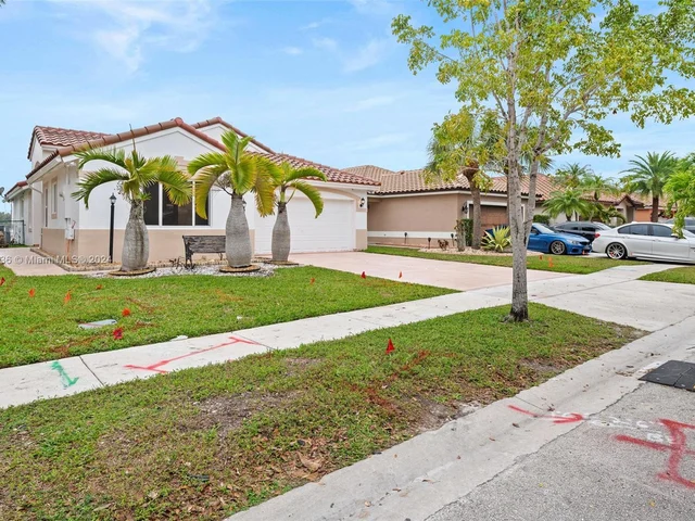 2048 NW 208th Way, Pembroke Pines FL 33029