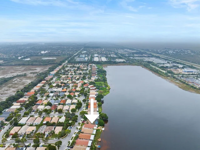 2048 NW 208th Way, Pembroke Pines FL 33029