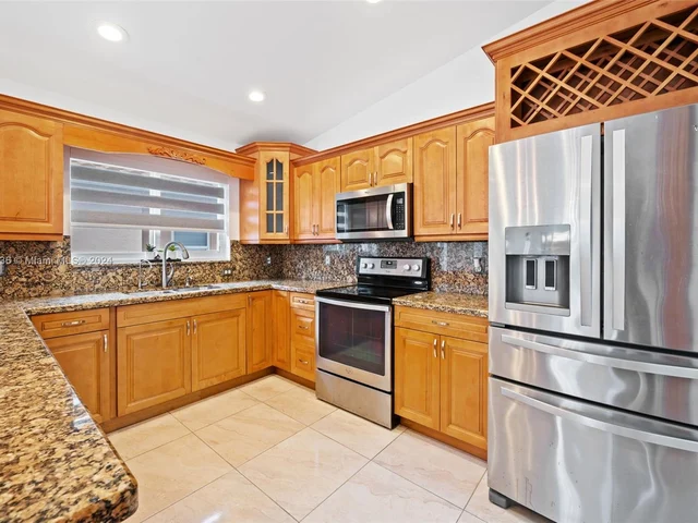 2048 NW 208th Way, Pembroke Pines FL 33029