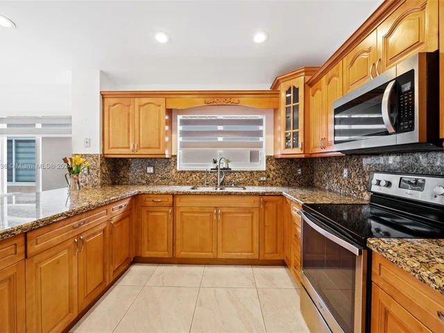 2048 NW 208th Way, Pembroke Pines FL 33029