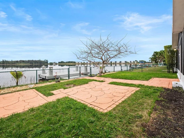 2048 NW 208th Way, Pembroke Pines FL 33029