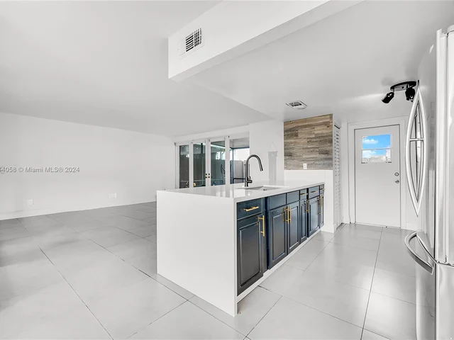 7124 SW 111th Ct # 7124, Miami FL 33173