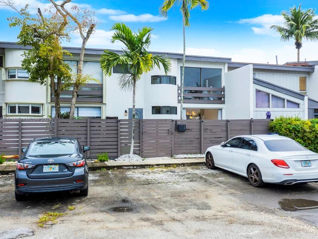 7124 SW 111th Ct # 7124, Miami FL 33173