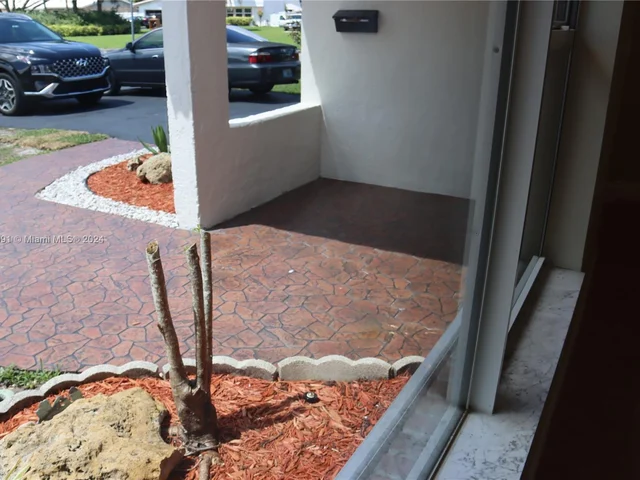 10875 NW 37th Ct, Coral Springs FL 33065