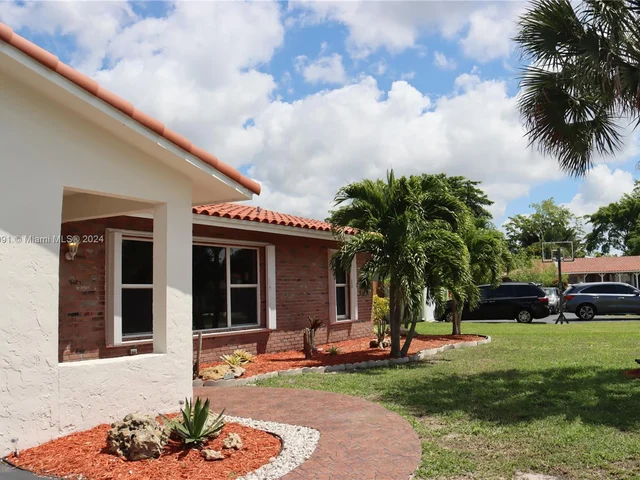 10875 NW 37th Ct, Coral Springs FL 33065