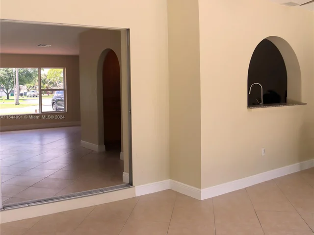 10875 NW 37th Ct, Coral Springs FL 33065