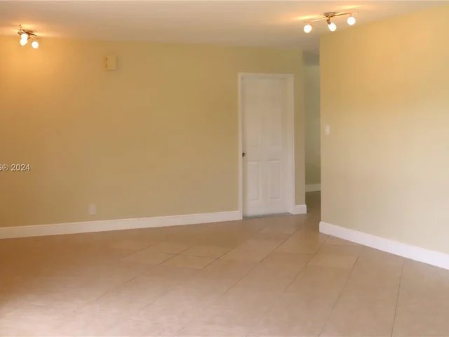 10875 NW 37th Ct, Coral Springs FL 33065