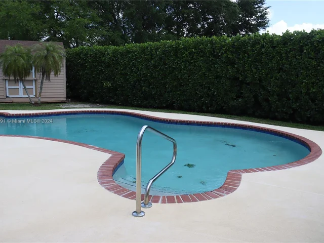 10875 NW 37th Ct, Coral Springs FL 33065