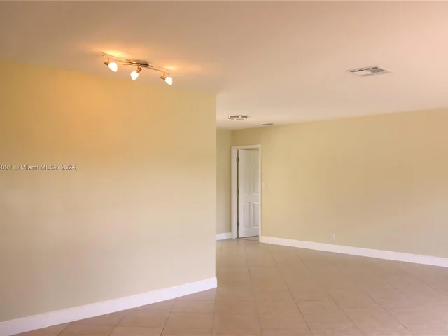 10875 NW 37th Ct, Coral Springs FL 33065