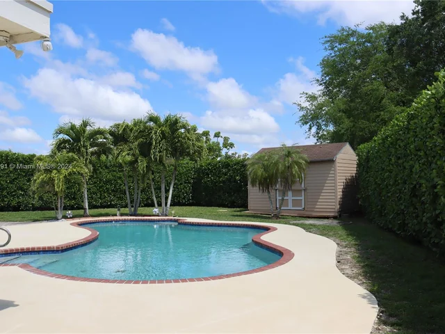 10875 NW 37th Ct, Coral Springs FL 33065