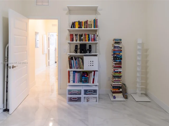 7925 NW 104th Ave # 1, Doral FL 33178