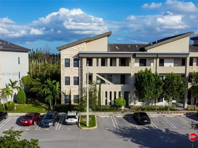 7925 NW 104th Ave # 1, Doral FL 33178